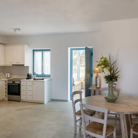 Beachside 2 Bedroom Apartment Naousa (Paros)